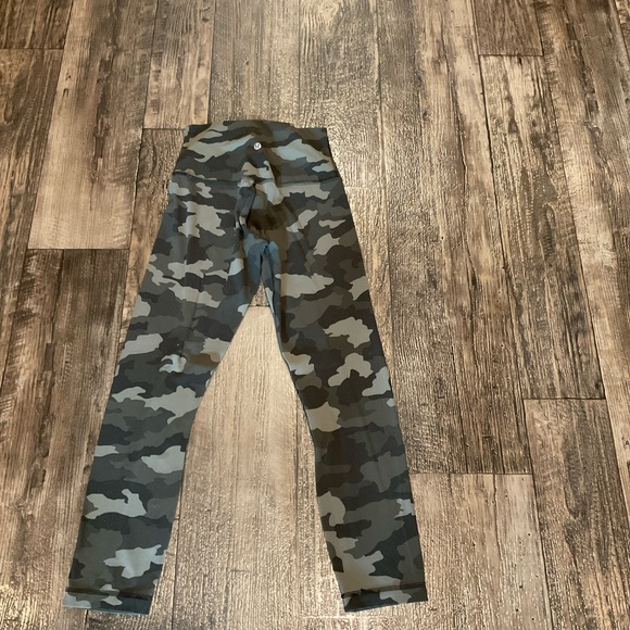 EUC, Lululemon HR Align Leggings, Heritage 365 Camo Green, 25”, MSRP $118 - Picture 6 of 7